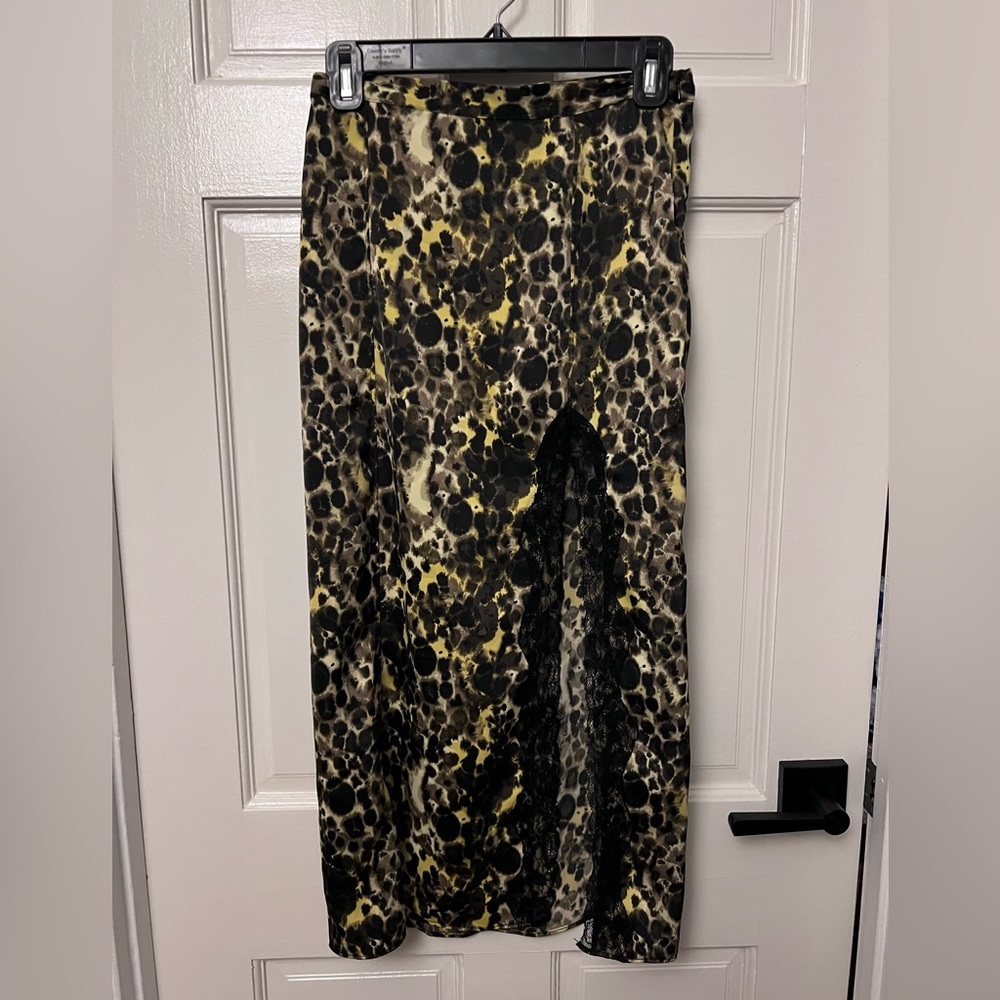 Printed high slit skirt